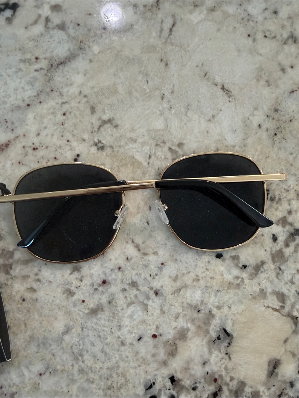 Quay Australia Gold Frame Black Lens Jezebel with aTwist - Picture 3 of 4